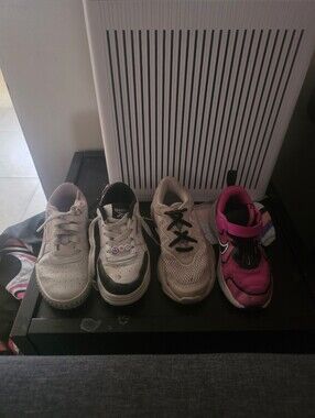 Assorted Childrens Shoes (Pairs)